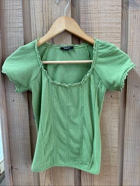 UNIF Lettuce-Edge Ribbed Scoop Tee in Light Green